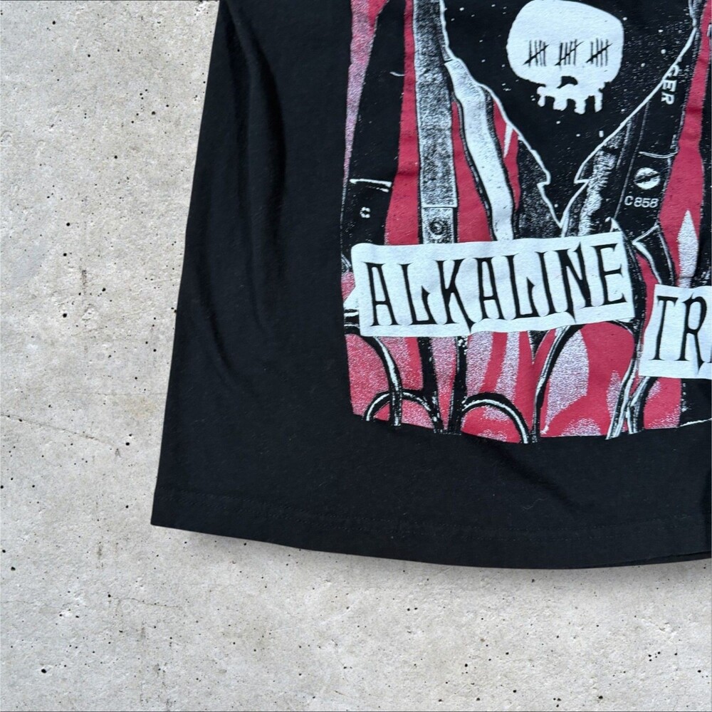 Alkaline Trio Heart Skull Scissors Band Graphic T Shirt Tultex Medium M - Picture 5 of 8